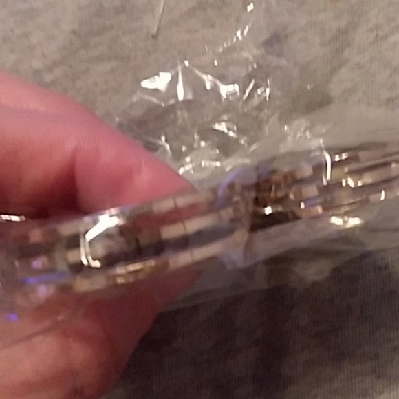 Earings - Picture 3 of 3